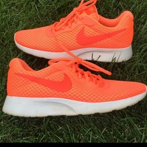 Cute bright orange Nike runners sz 9